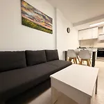 Апартаменти Comfortable 1 Bedroom In *
