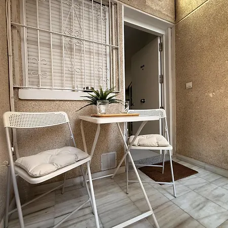 Comfortable 1 Bedroom In Appartement *
