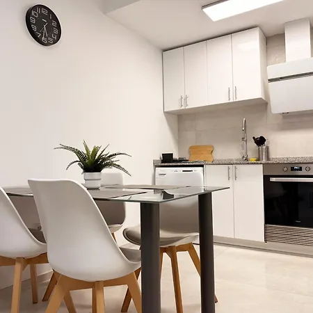 Апартаменти Comfortable 1 Bedroom In