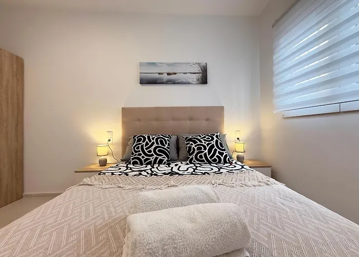 Comfortable 1 Bedroom In Lägenhet