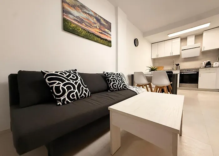 Comfortable 1 Bedroom In Lägenhet